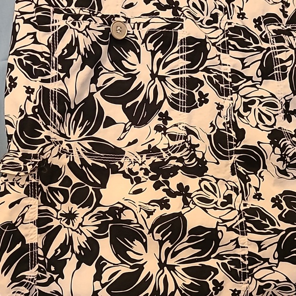 Blk/White  Skort size 12 - Picture 3 of 4